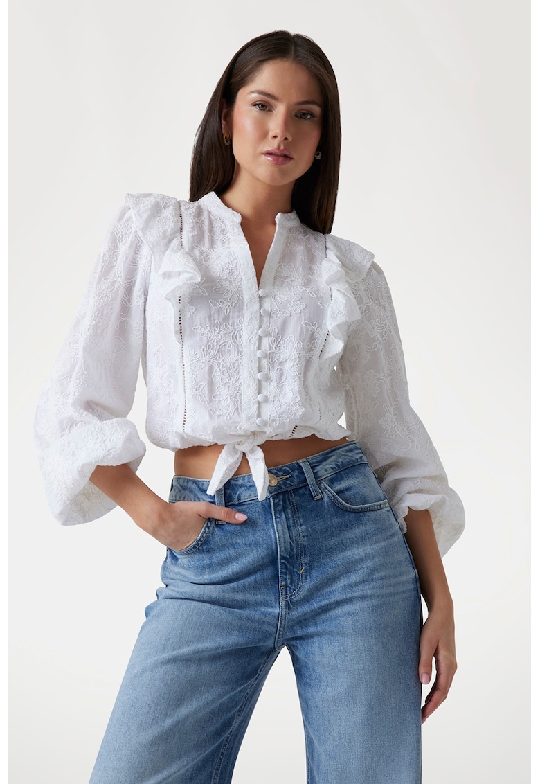 Camasa brodata cu prinderi frontale si volane