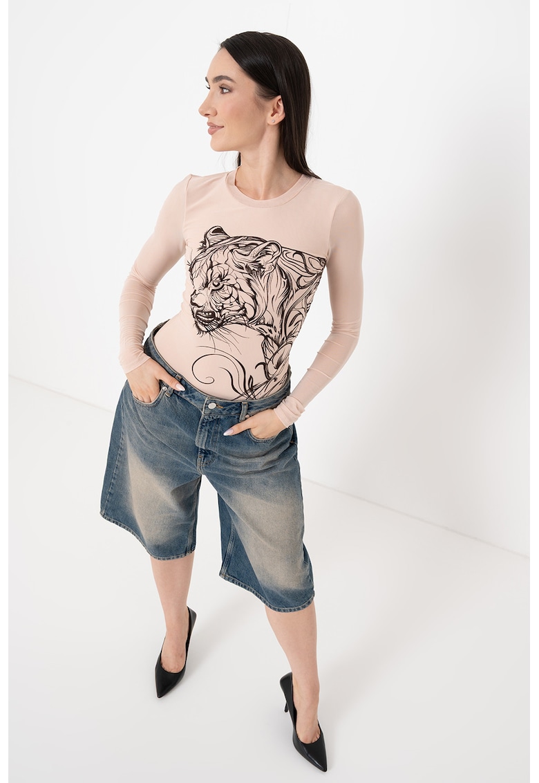 Body cu decolteu la baza gatului si imprimeu grafic