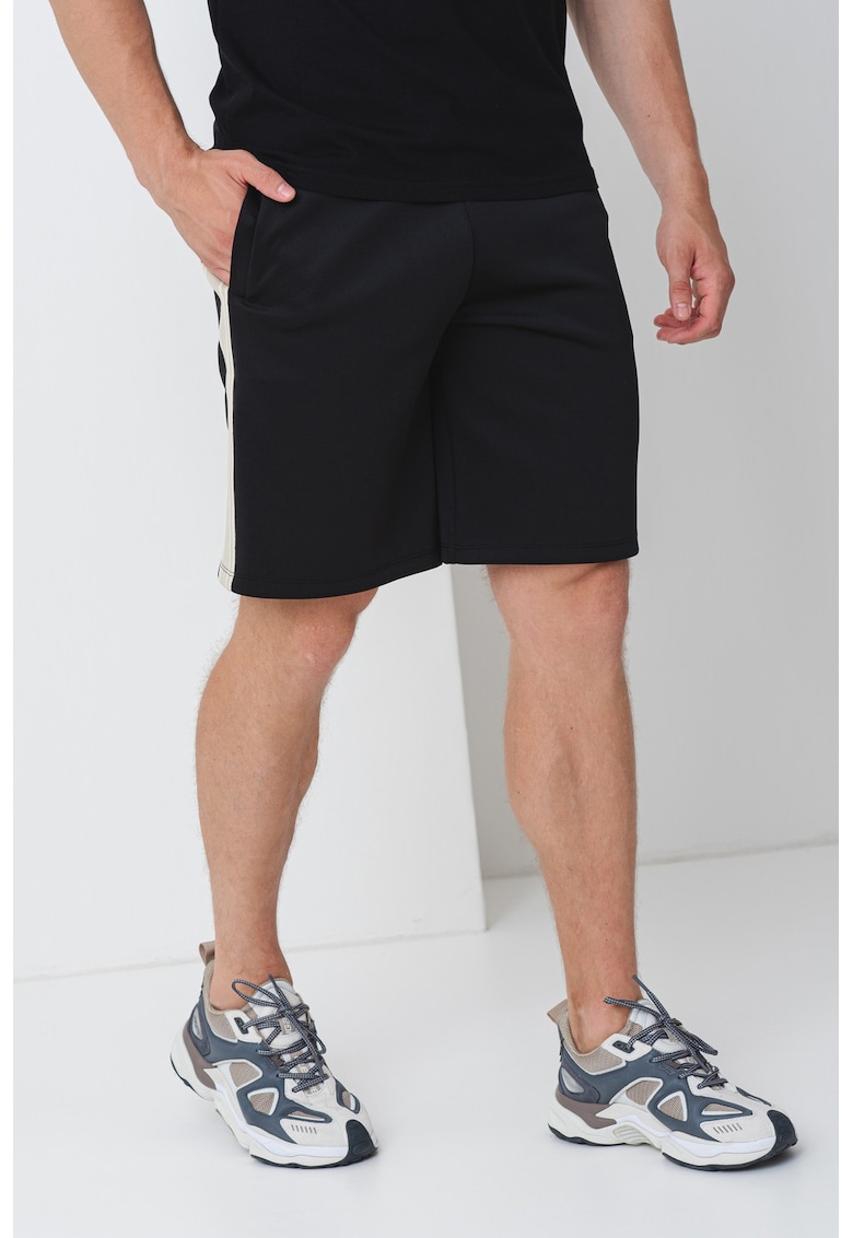 Pantaloni scurti cu buzunare laterale