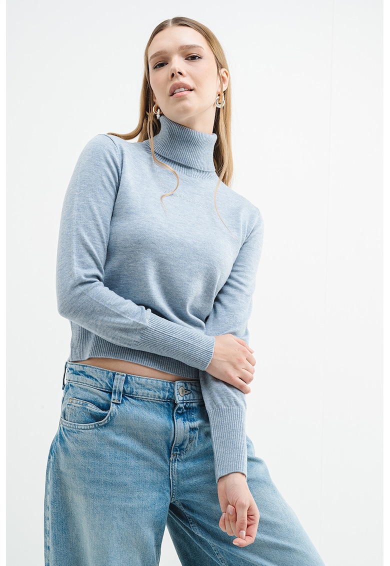 Pulover tricotat fin cu guler inalt si logo brodat