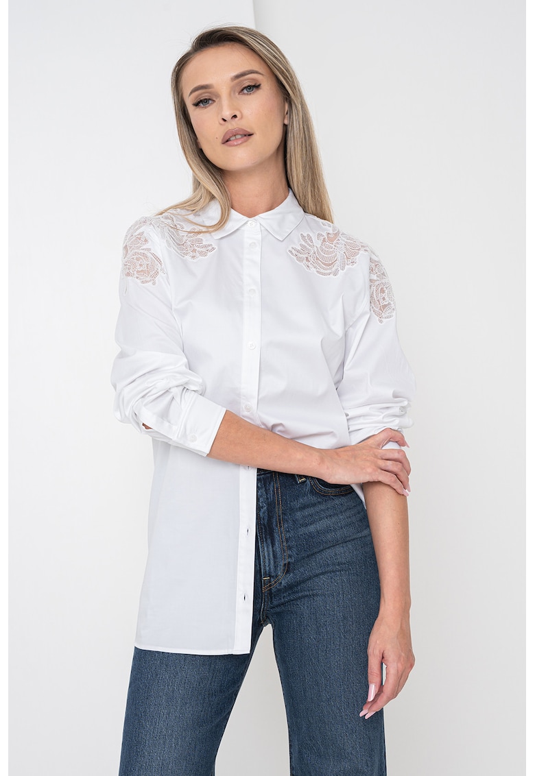 Camasa lejera cu insertii de dantela pe umar