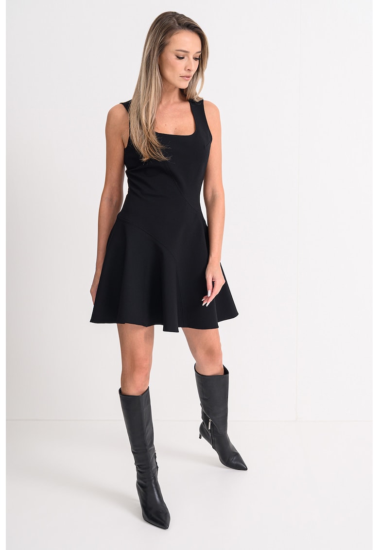 Rochie cu croiala pe bie si decolteu patrat