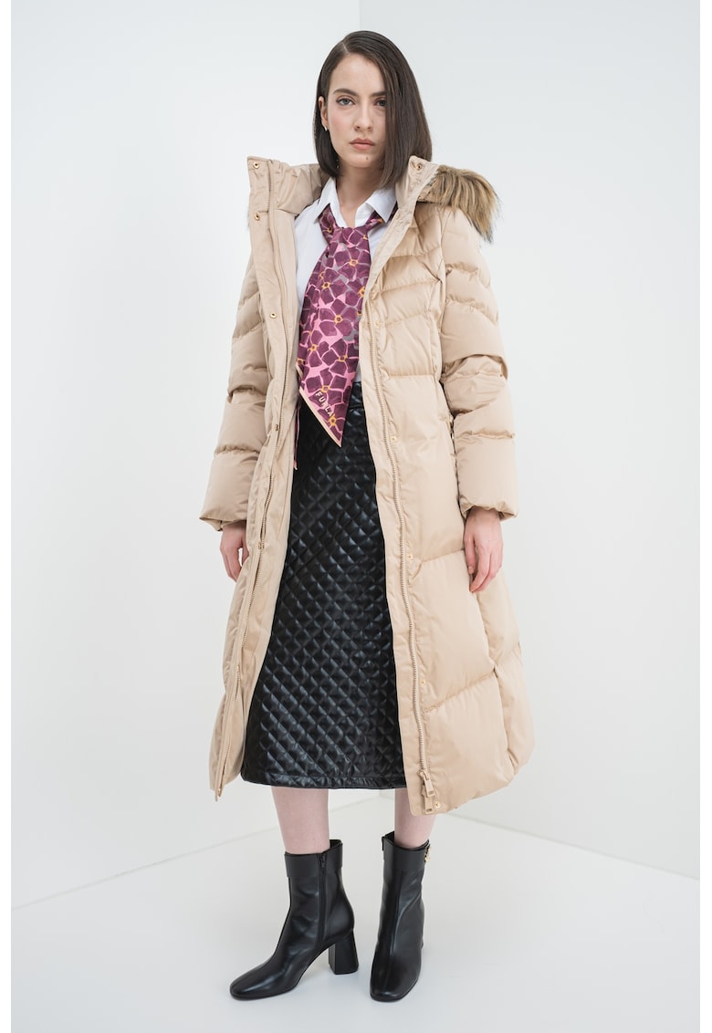 Geaca lunga cu o curea elastica in talie