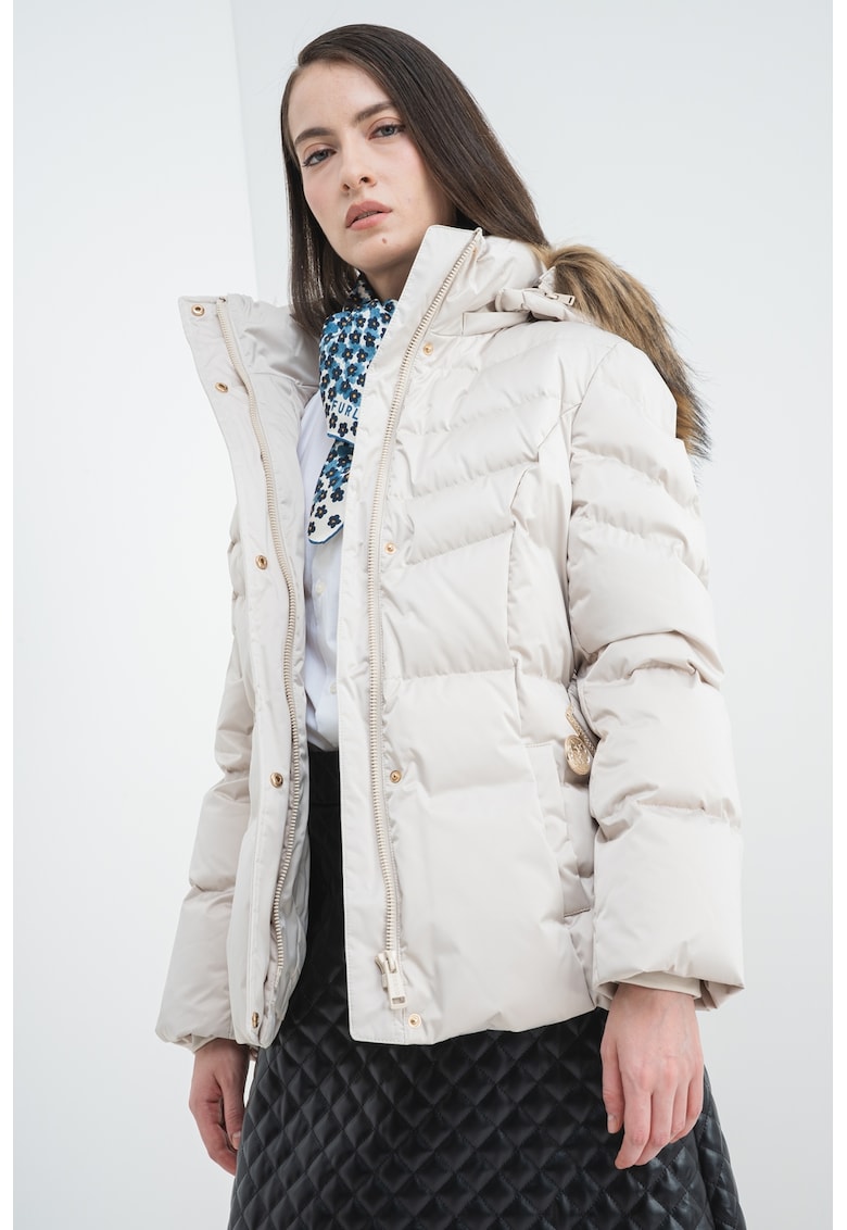 Geaca cu umplutura de puf