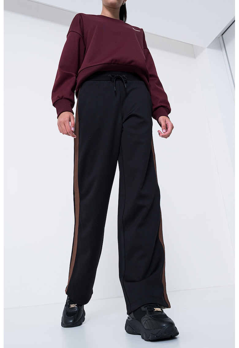 Pantaloni de trening cu insertii contrastante