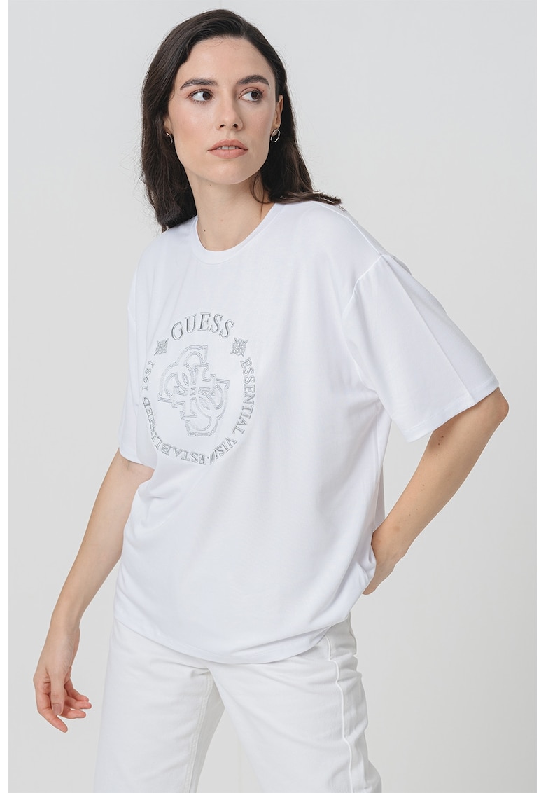 Tricou supradimensionat cu logo brodat Tricou supradimensionat cu logo brodat