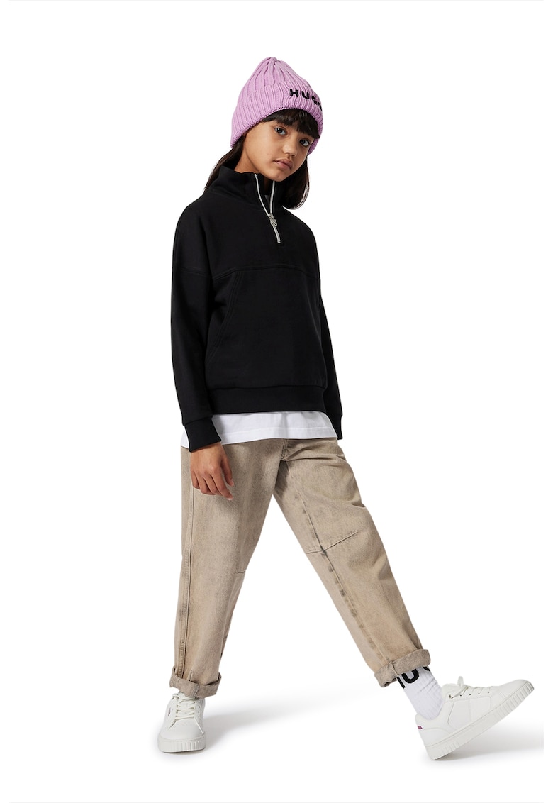 Caciula de iarna cu terminatie rasucita si logo brodat