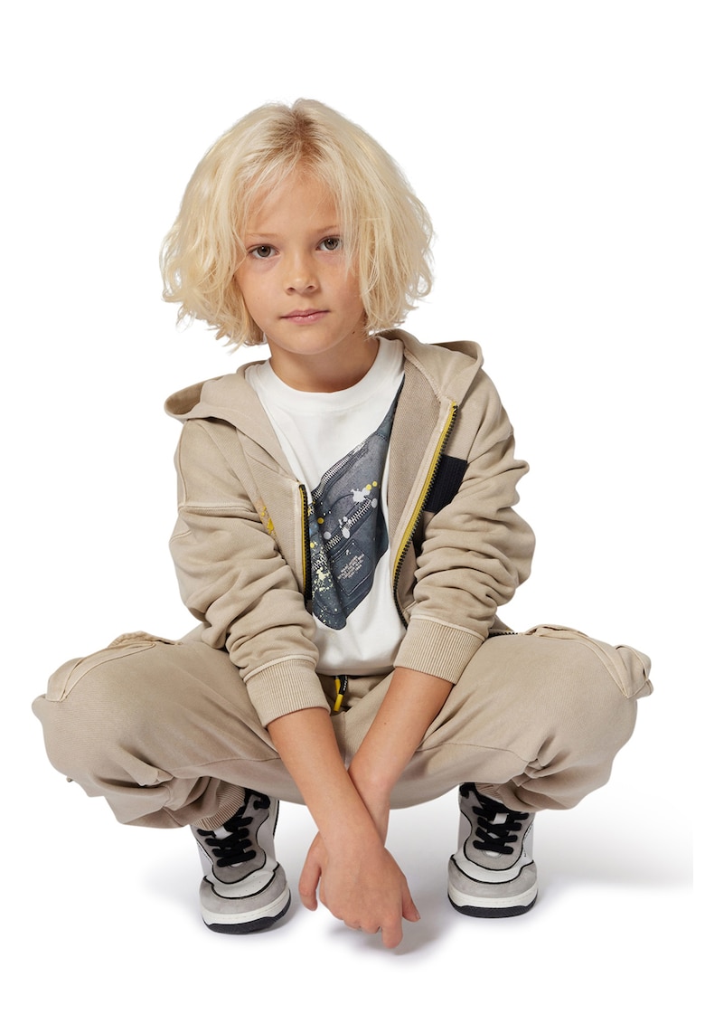 Bluza cu decolteu la baza gatului si imprimeu grafic