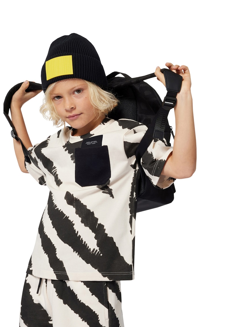 Tricou cu buzunar aplicat si imprimeu