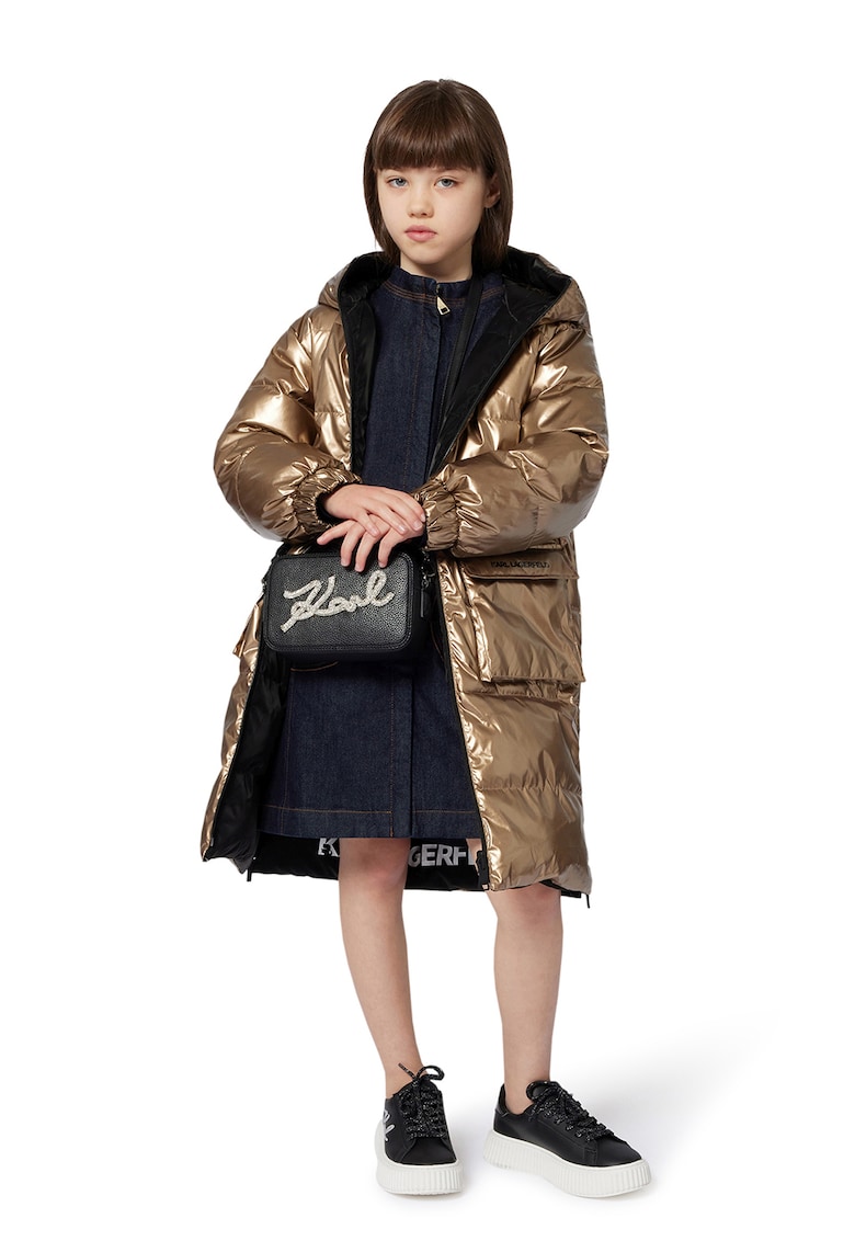 Geaca cu design reversibil