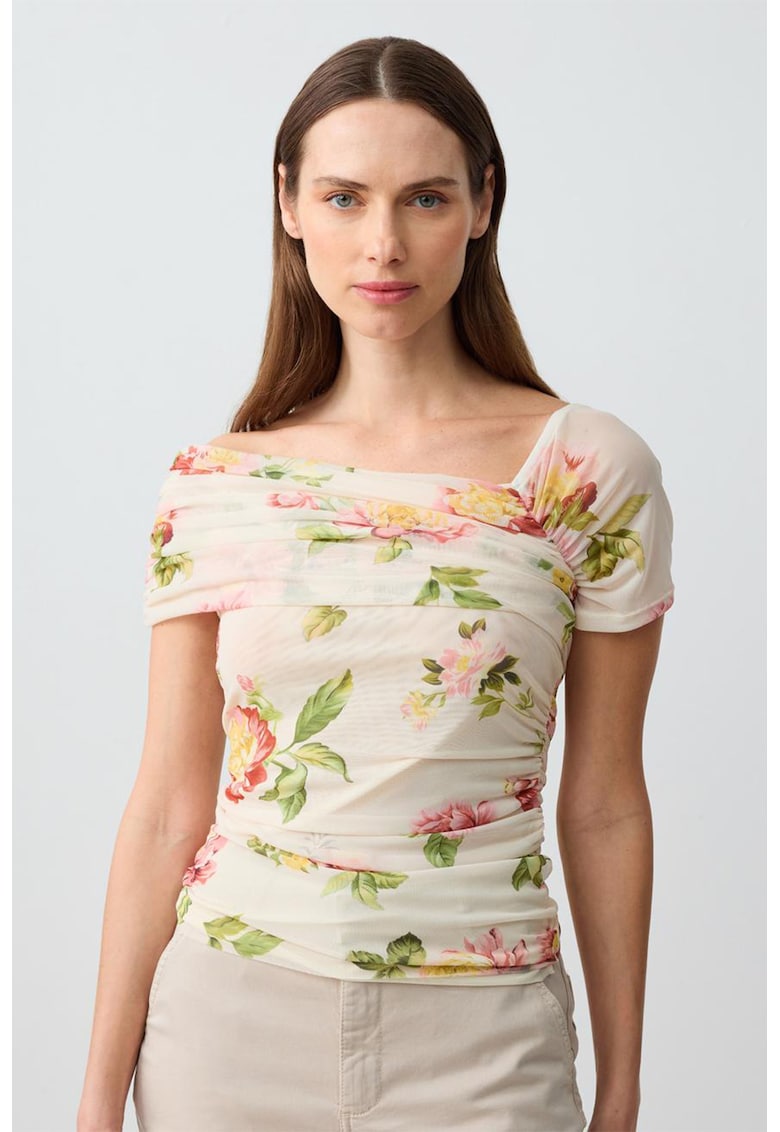 Bluza cu model si decolteu pe un umar