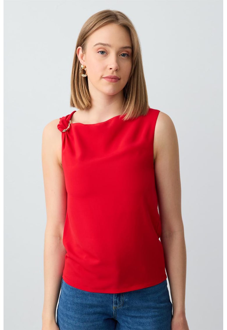 Top cu detaliu metalic Top cu detaliu metalic