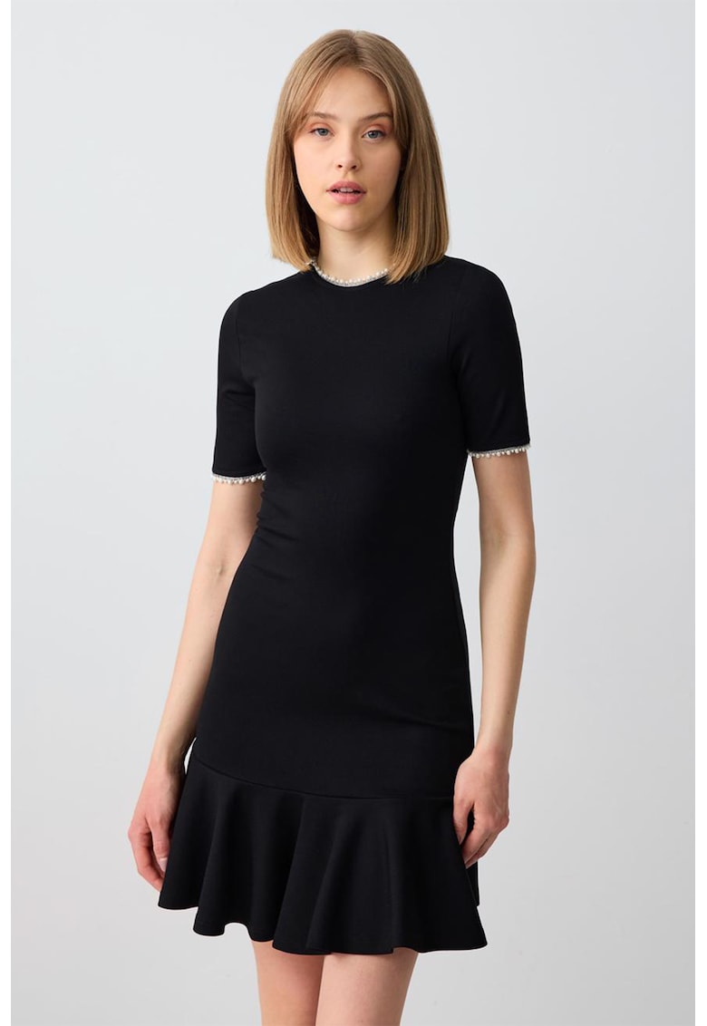 Rochie mini cambrata cu terminatie cu volane