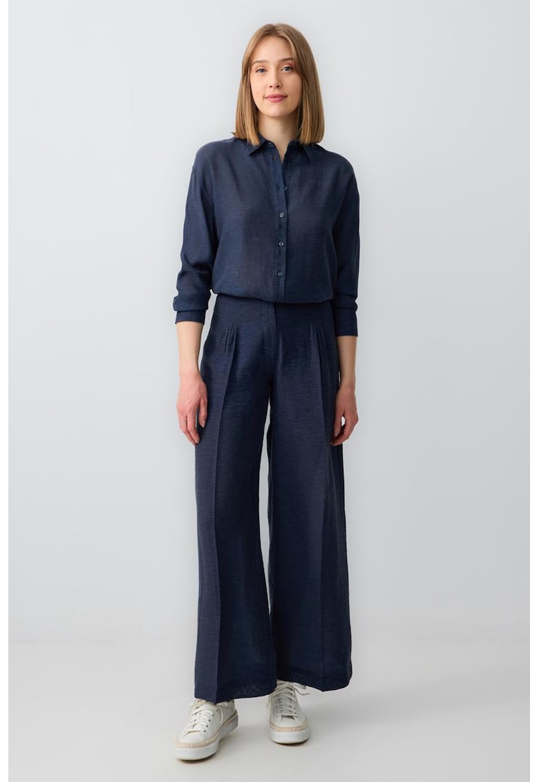 Pantaloni evazati cu talie inalta