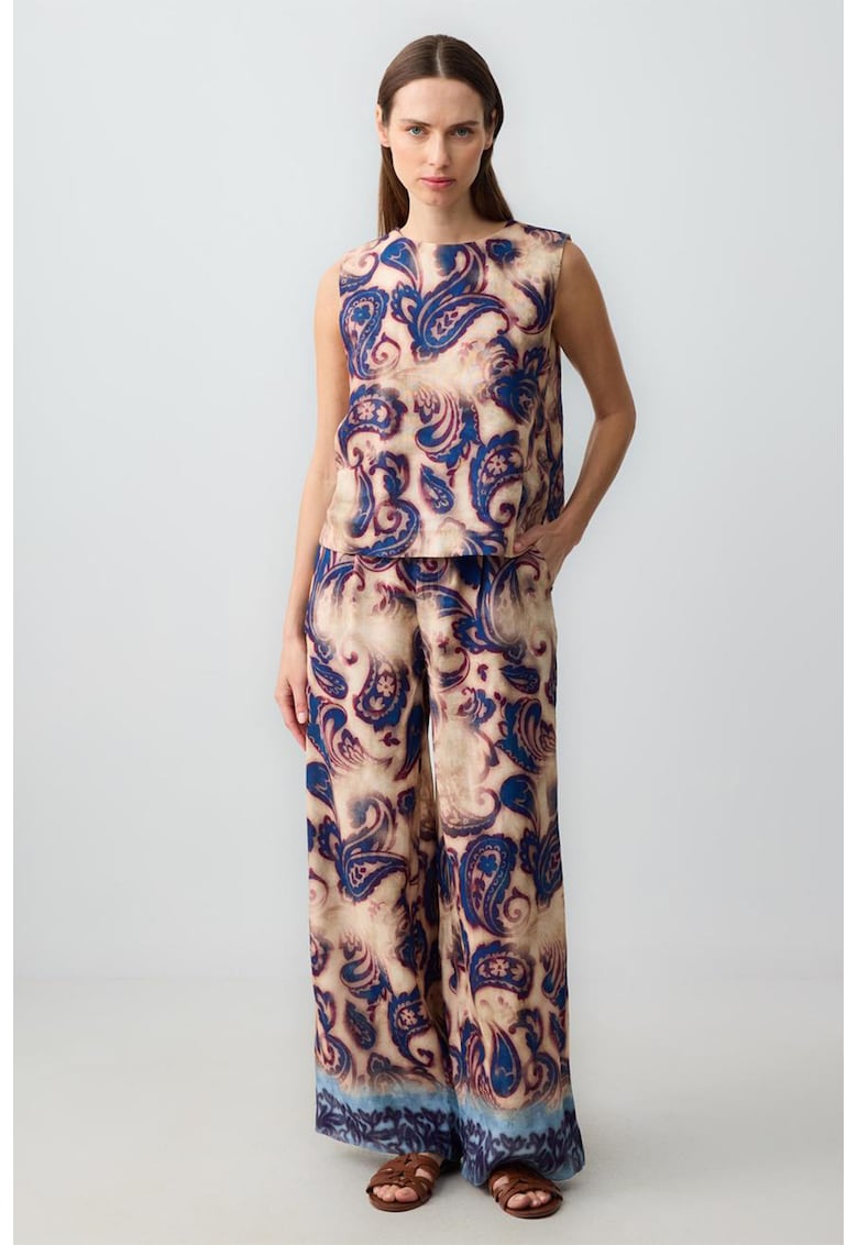 Pantaloni cu croiala ampla si imprimeu