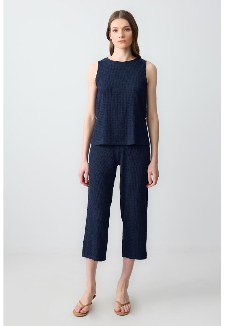 Pantaloni crop cu model uni