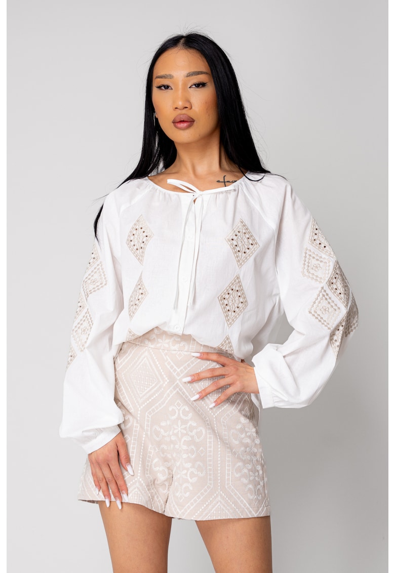 Pantaloni scurti cu detalii brodate - Alb/Bej