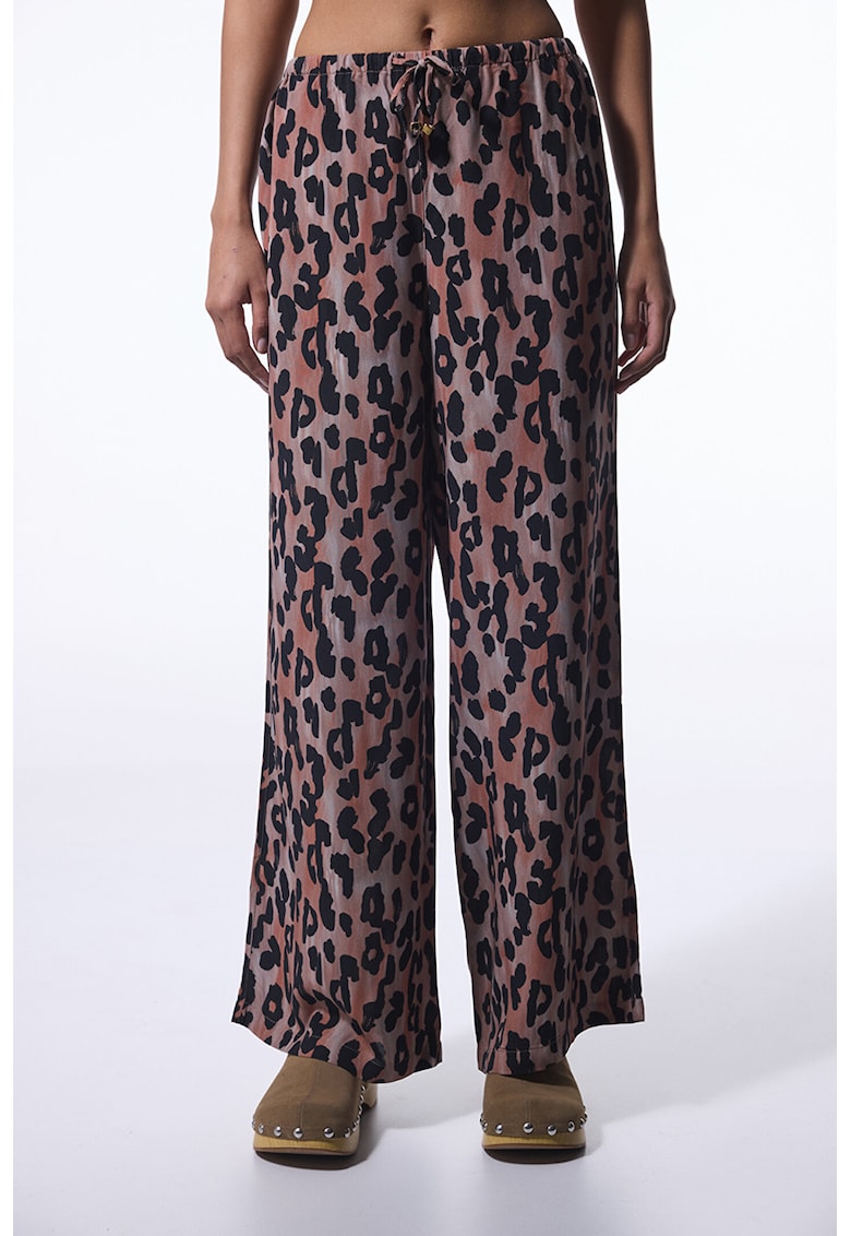 Pantaloni cu animal print