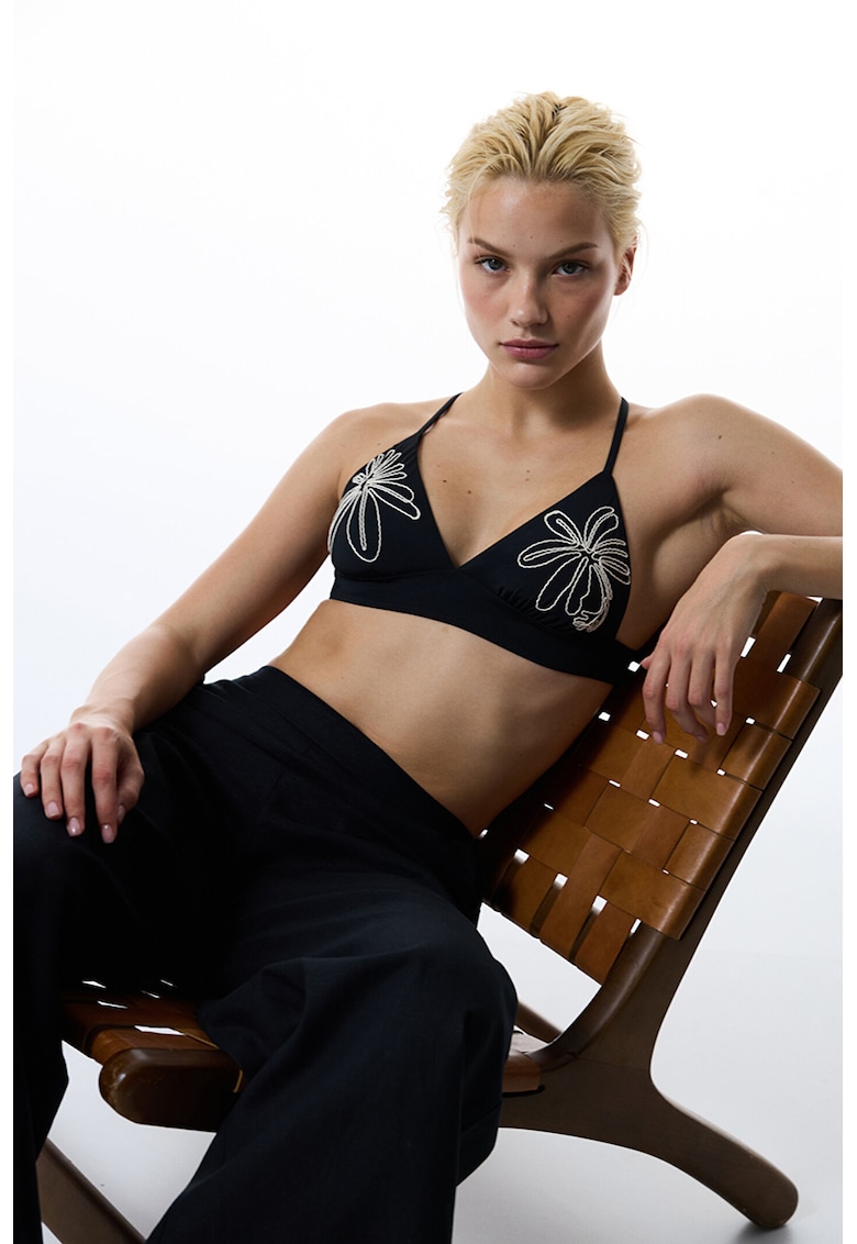 Sutien de baie cu detalii brodate