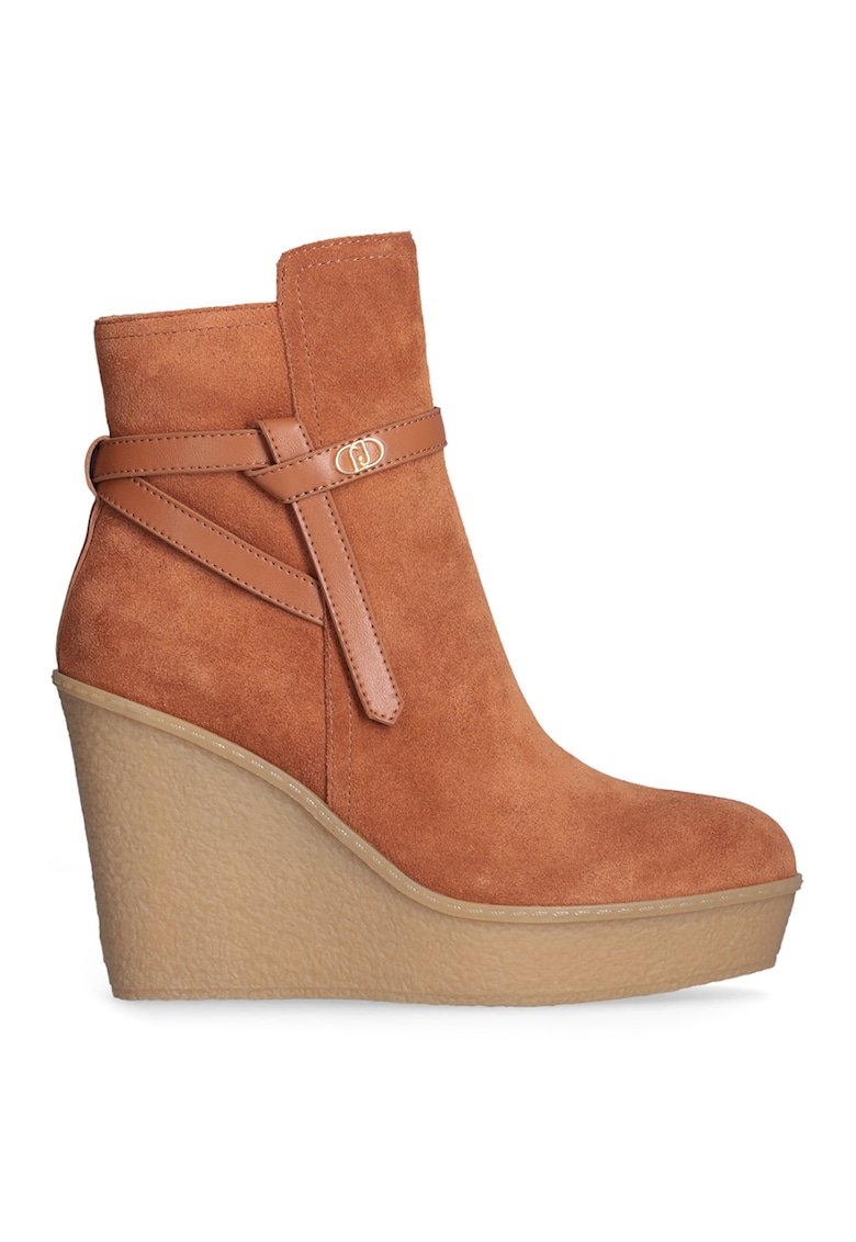 Botine de piele intoarsa cu platforma Botine de piele intoarsa cu platforma