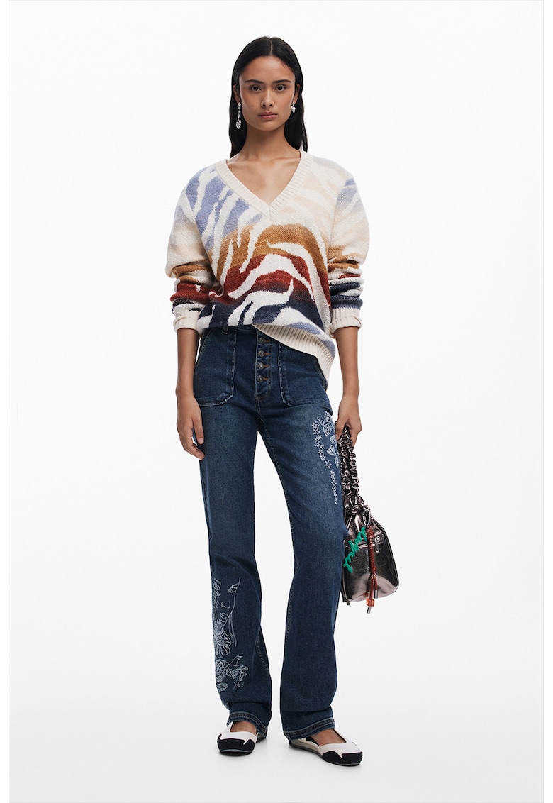 Pulover cu decolteu in V si animal print