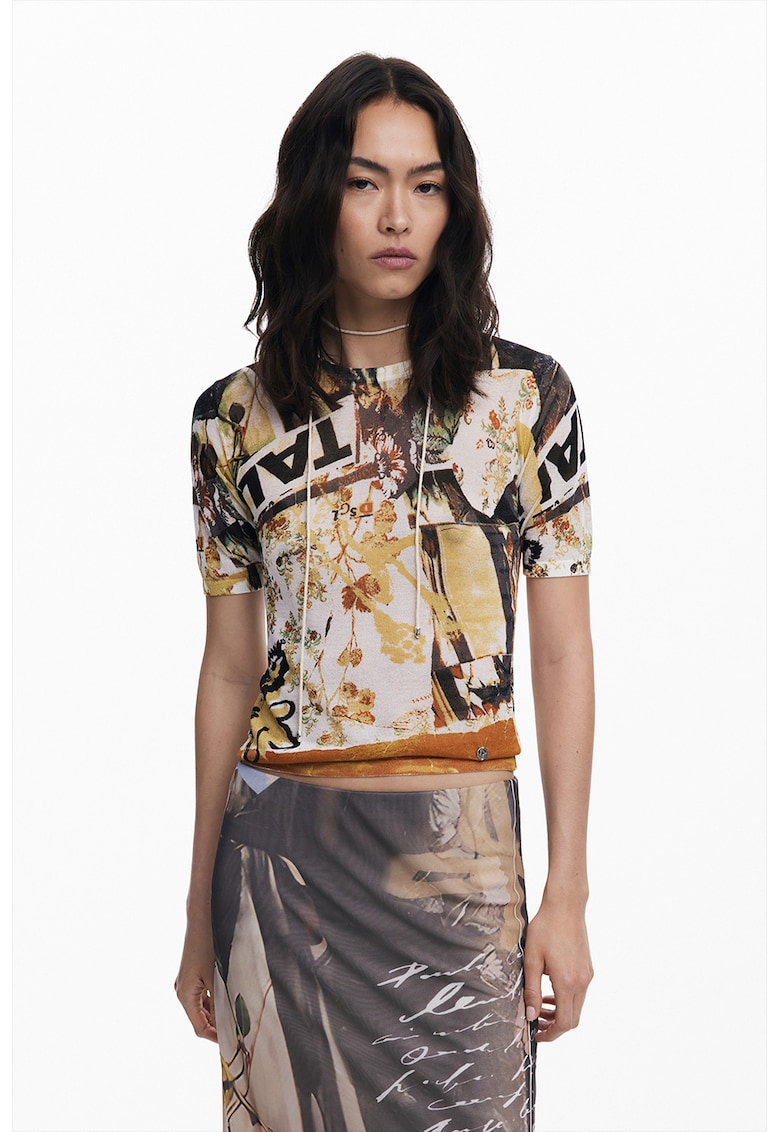 Tricou cu decolteu la baza gatului si model abstract