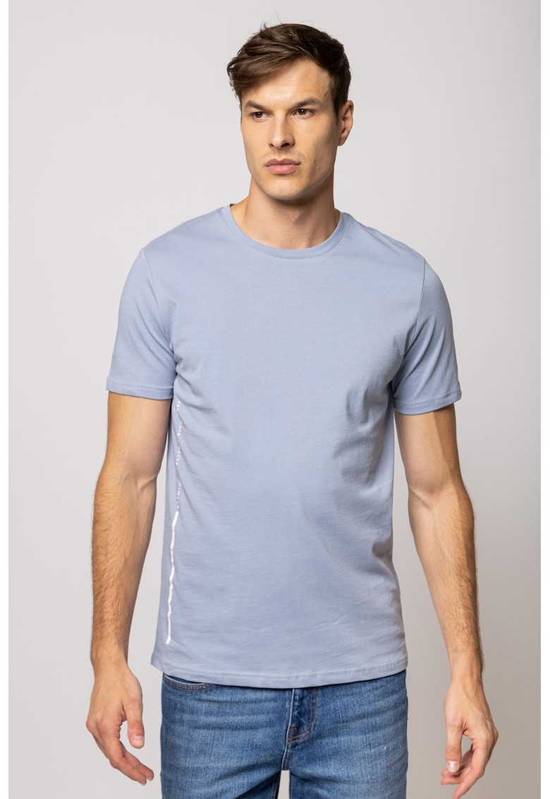 Tricou cu decolteu la baza gatului si model uni Means - Albastru pastel