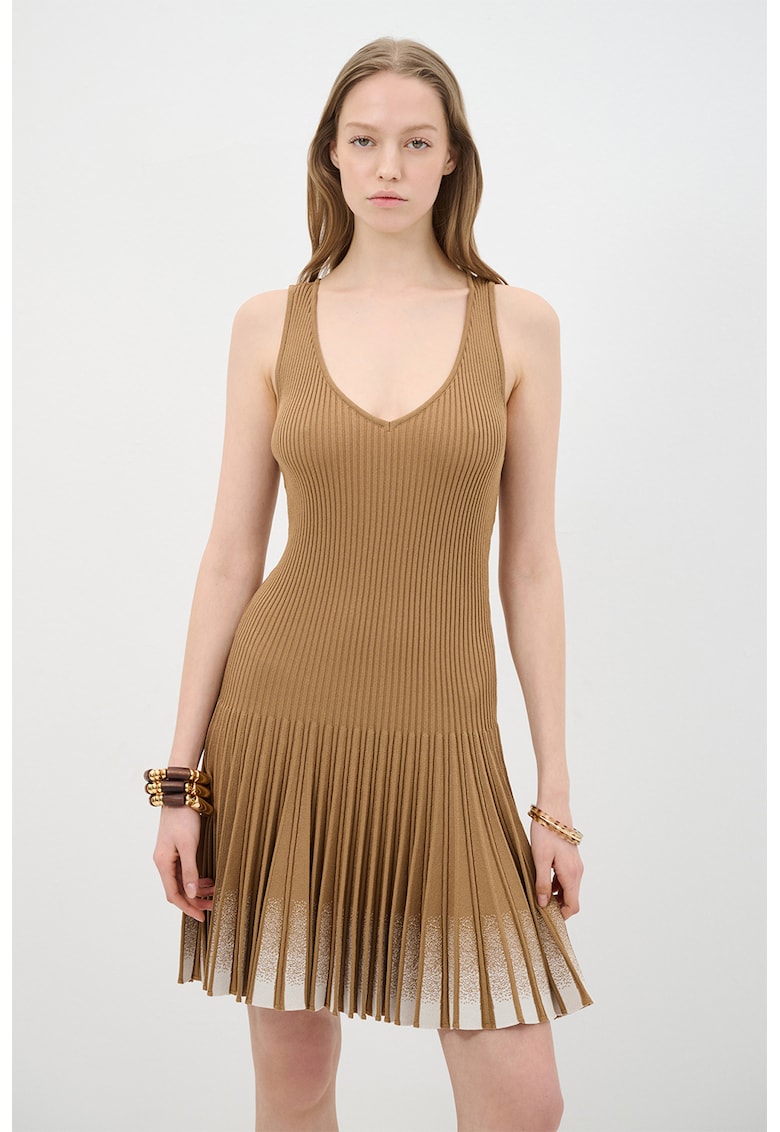 Rochie cu pliuri - striatii si decolteu in V Rochie cu pliuri - striatii si decolteu in V