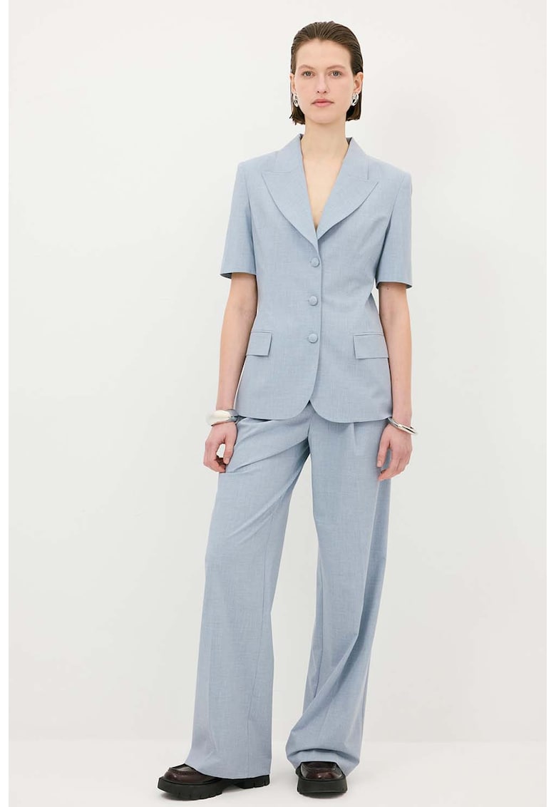 Pantaloni cu croiala ampla si curea Pantaloni cu croiala ampla si curea