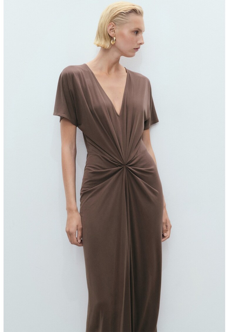 Rochie lunga cu decolteu in V - Maro