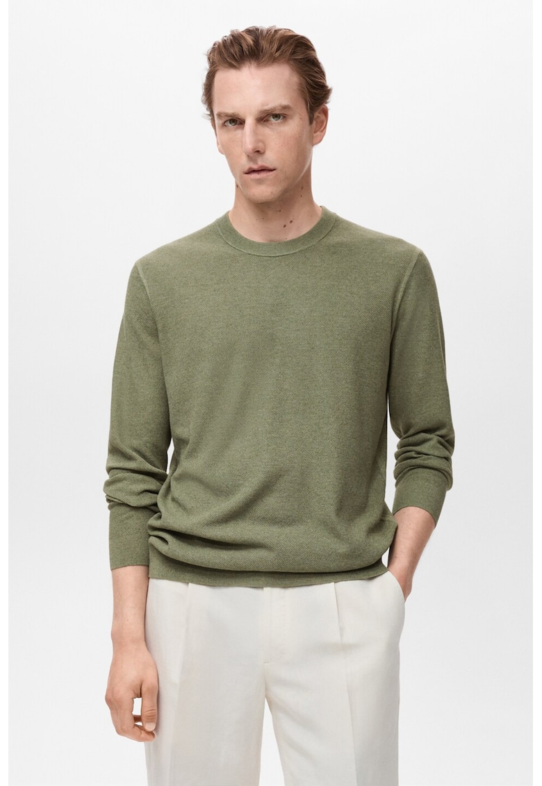 Pulover tricotat fin cu decolteu la baza gatului