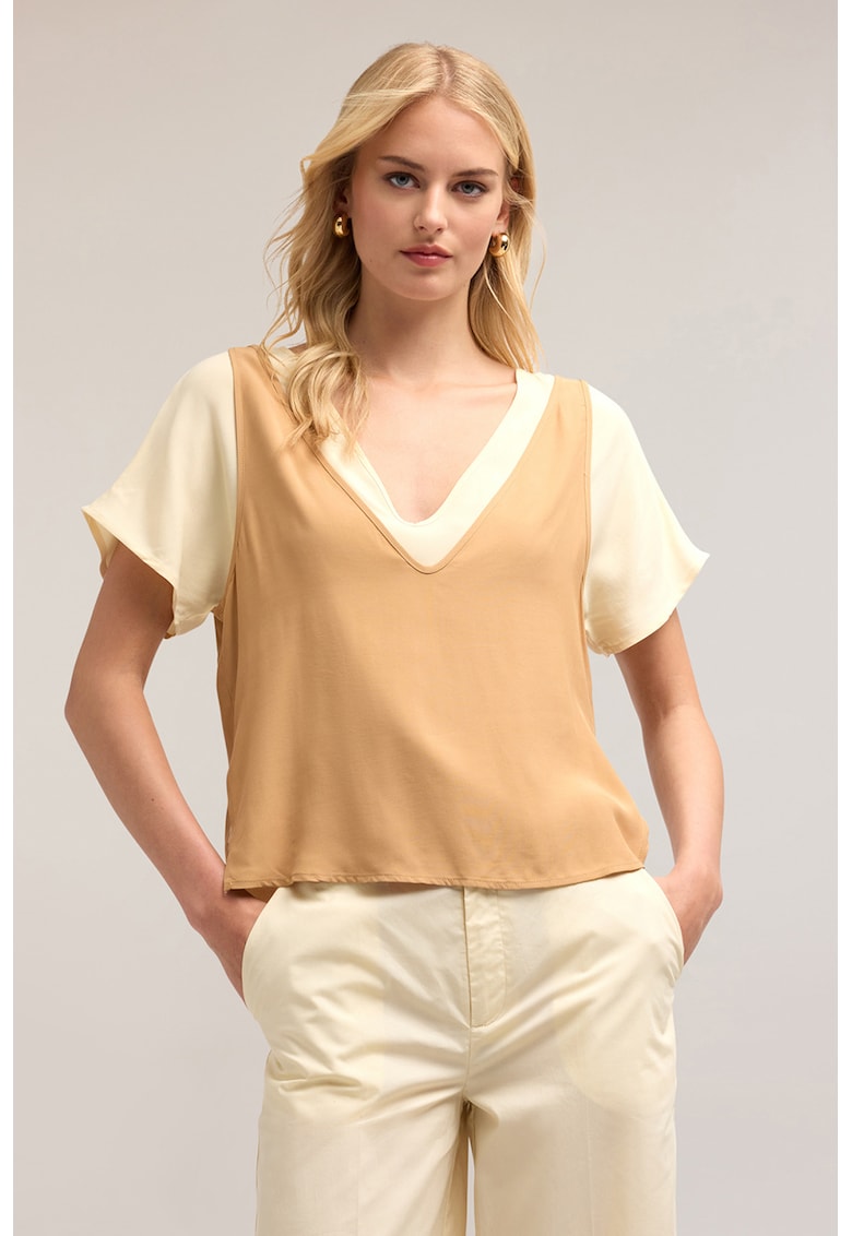Bluza lejera cu decolteu in V