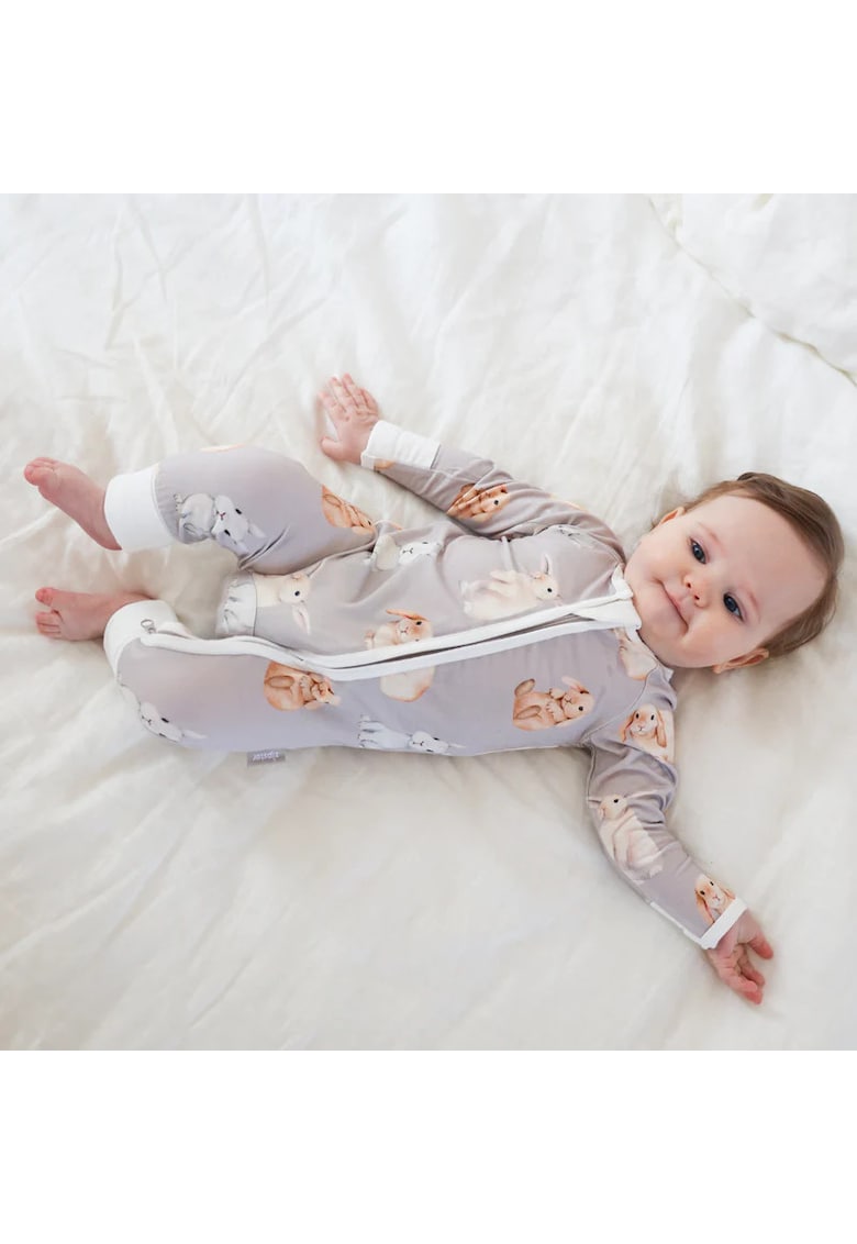 Pijamale lungi din bambus cu fermoar reversibil -  - Bunny Rabbit - Gri cu model Iepurasi - pentru fetite si baietei Pijamale lungi din bambus cu fermoar reversibil -  - Bunny Rabbit - Gri cu model Iepurasi - pentru fetite si baietei