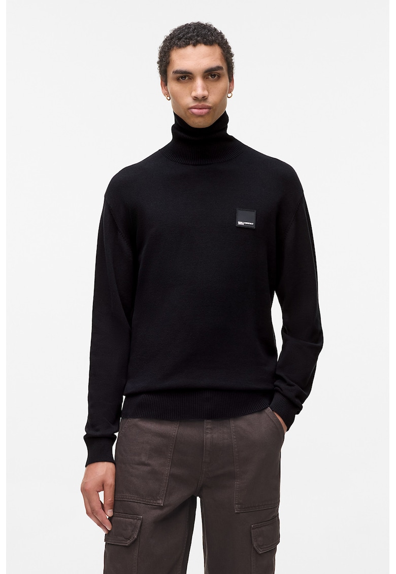 Pulover cu guler inalt striat