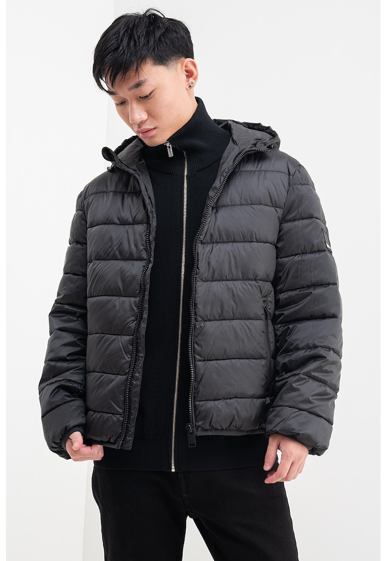 Geaca matlasata cu gluga