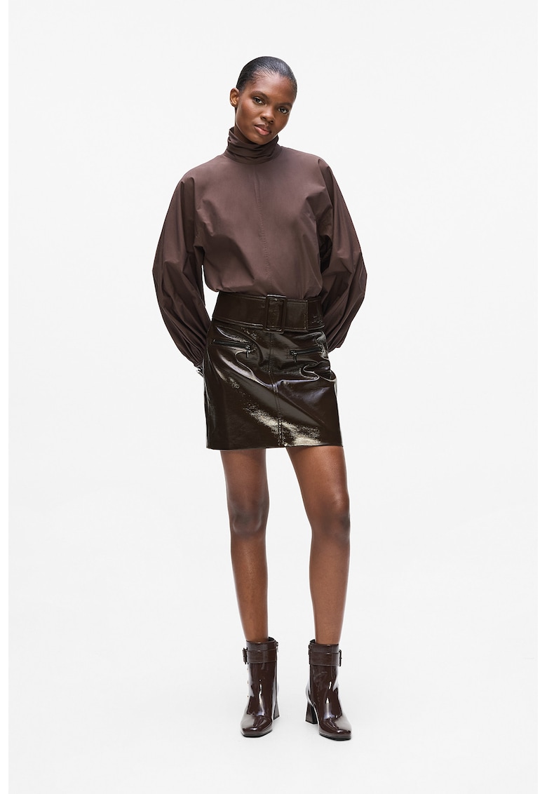 Fusta din piele ecologica cu aspect lucios si catarama lata in talie