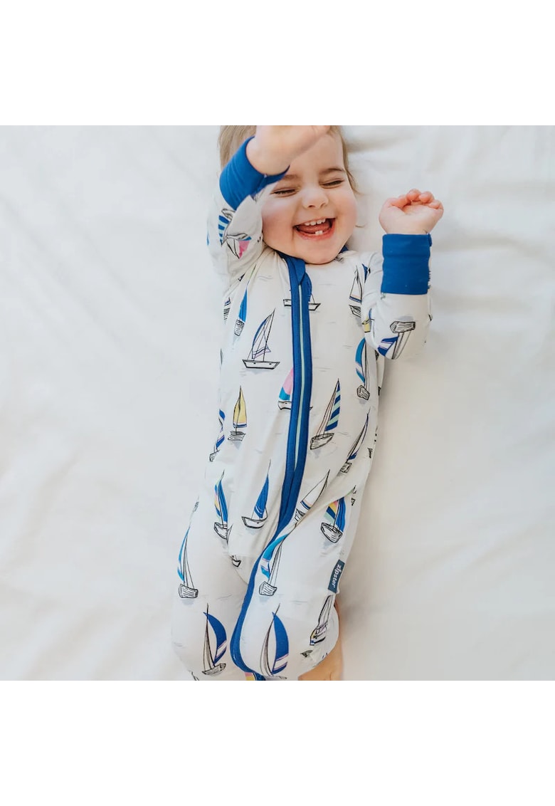 Pijamale lungi din bambus cu fermoar reversibil -  - Sailing - Alb si Albastru cu barcute - pentru baieti Pijamale lungi din bambus cu fermoar reversibil -  - Sailing - Alb si Albastru cu barcute - pentru baieti