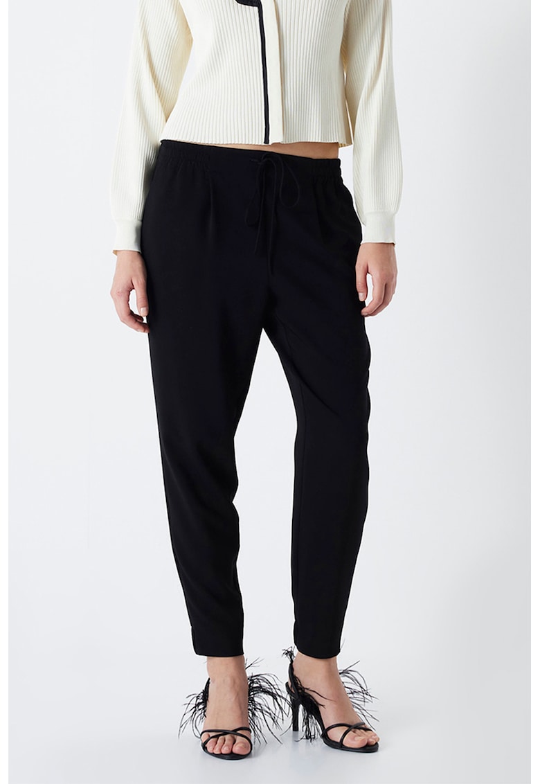 Pantaloni jogger cu talie ajustabila