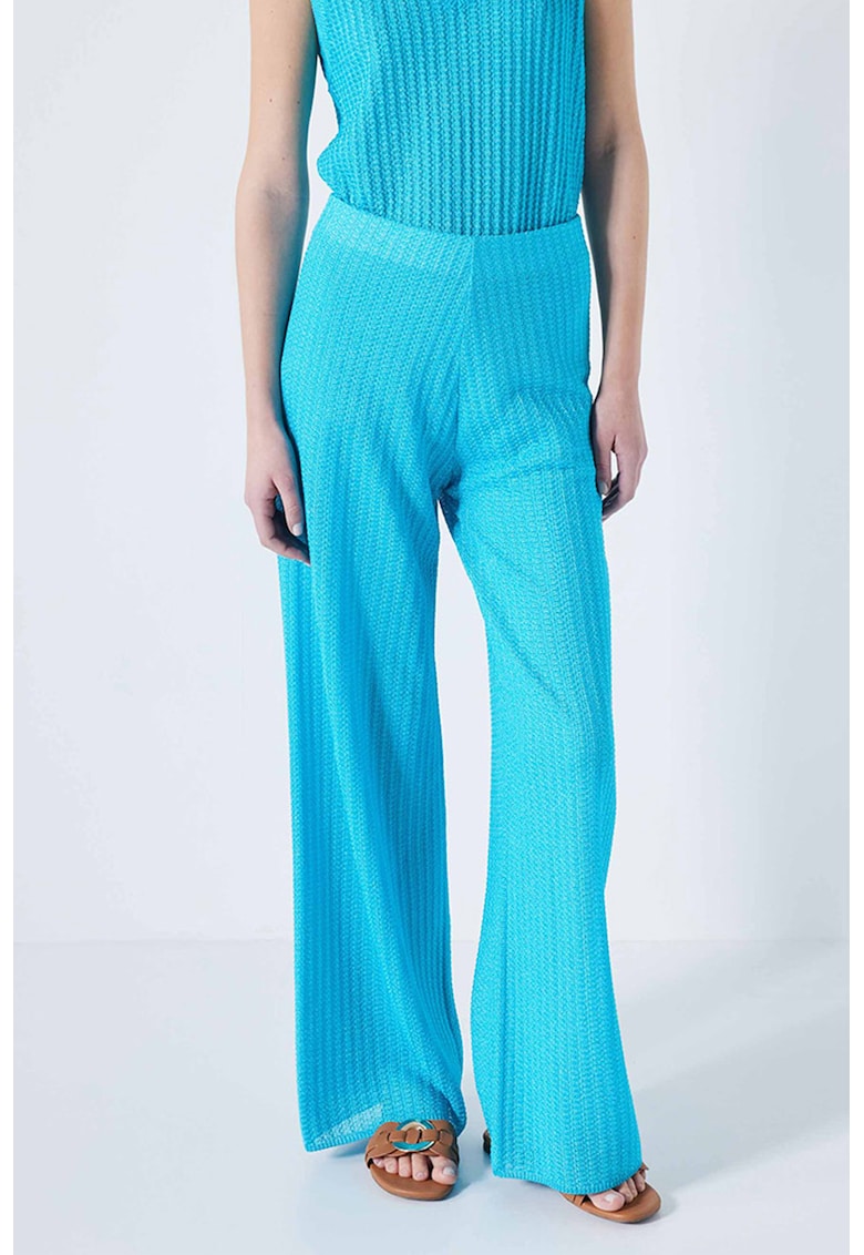 Pantaloni texturati cu croiala ampla