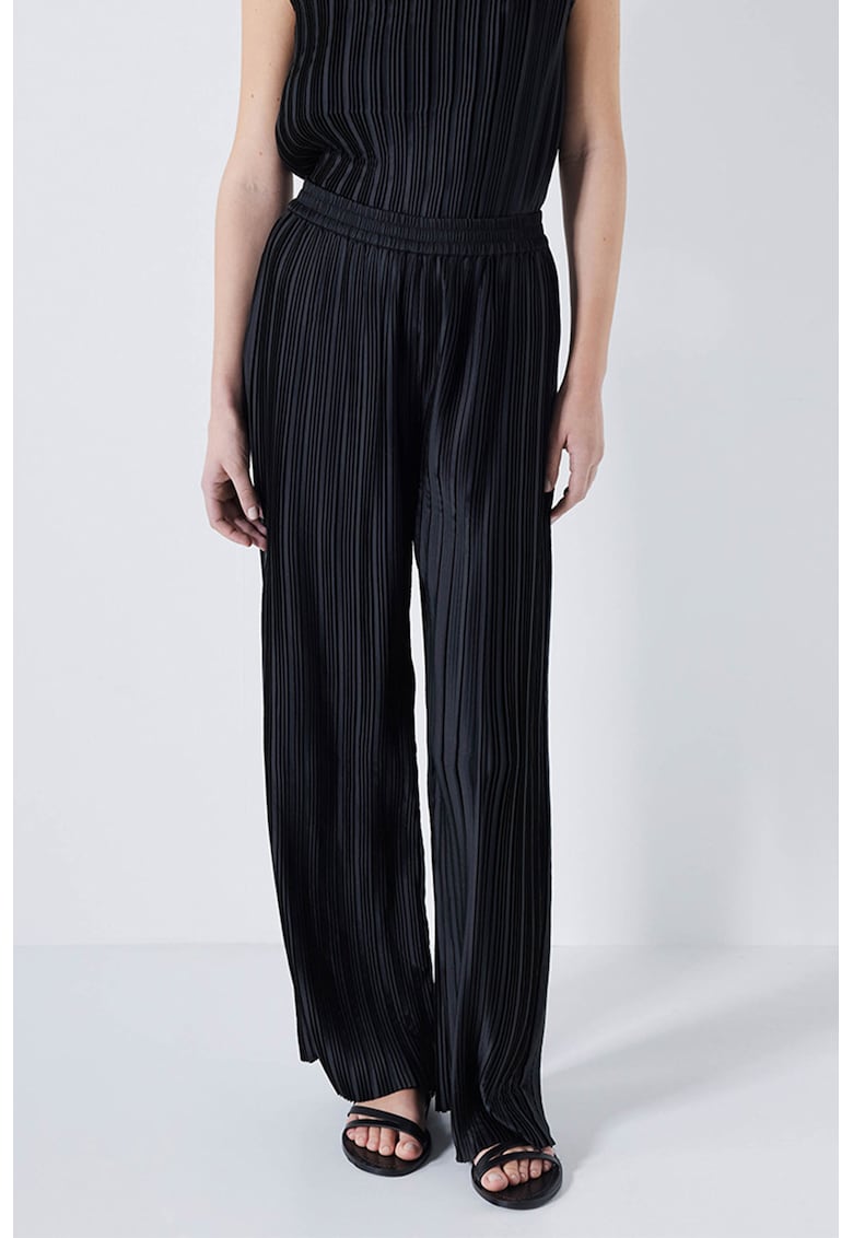 Pantaloni relaxed fit cu pliuri