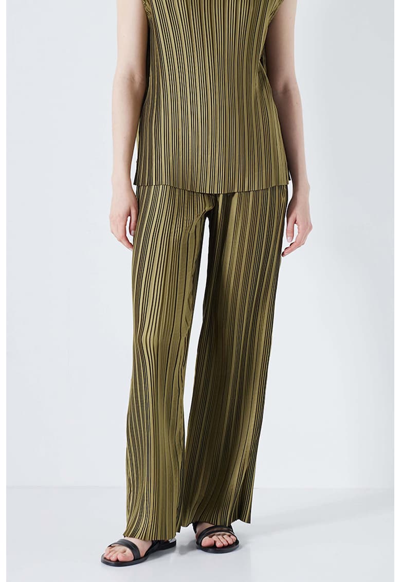 Pantaloni relaxed fit cu pliuri