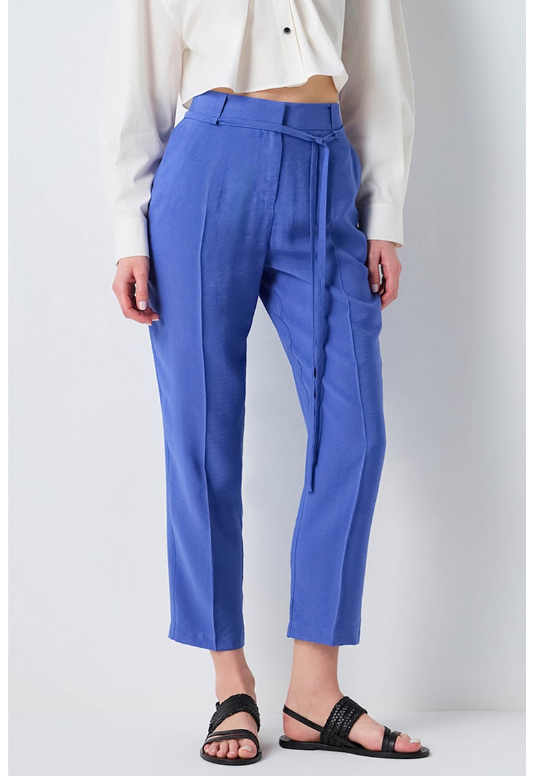 Pantaloni crop cu pense