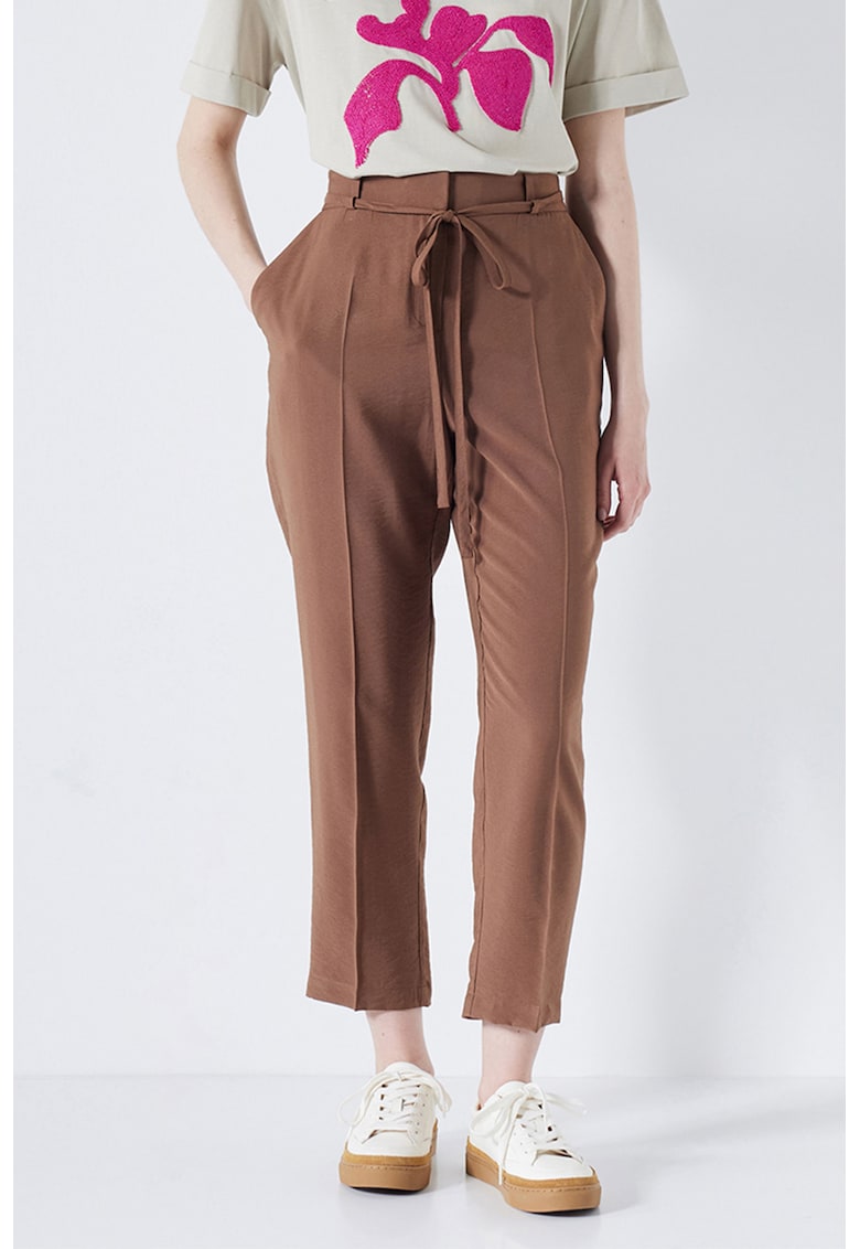 Pantaloni crop cu pense