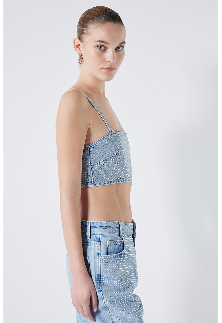 Top crop de denim cu strasuri