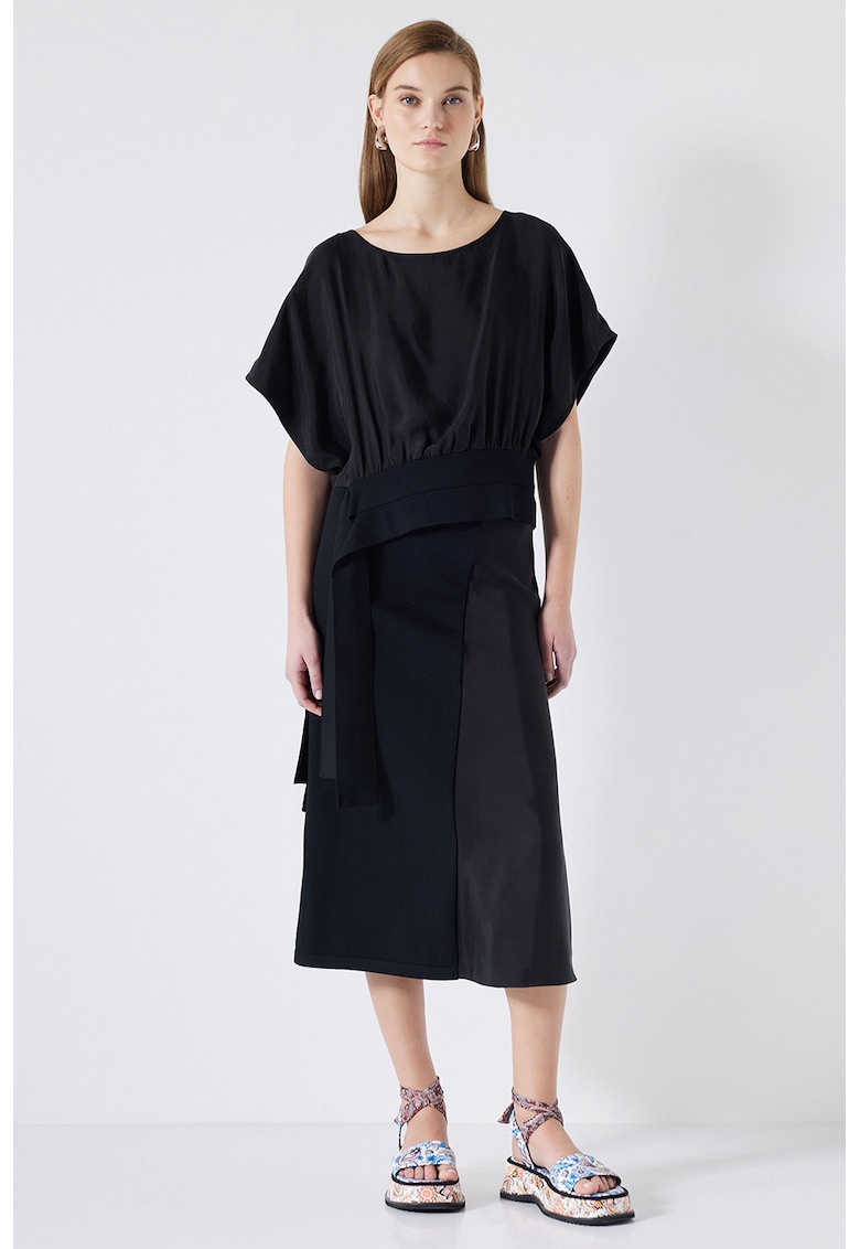 Bluza crop vaporoasa cu model asimetric