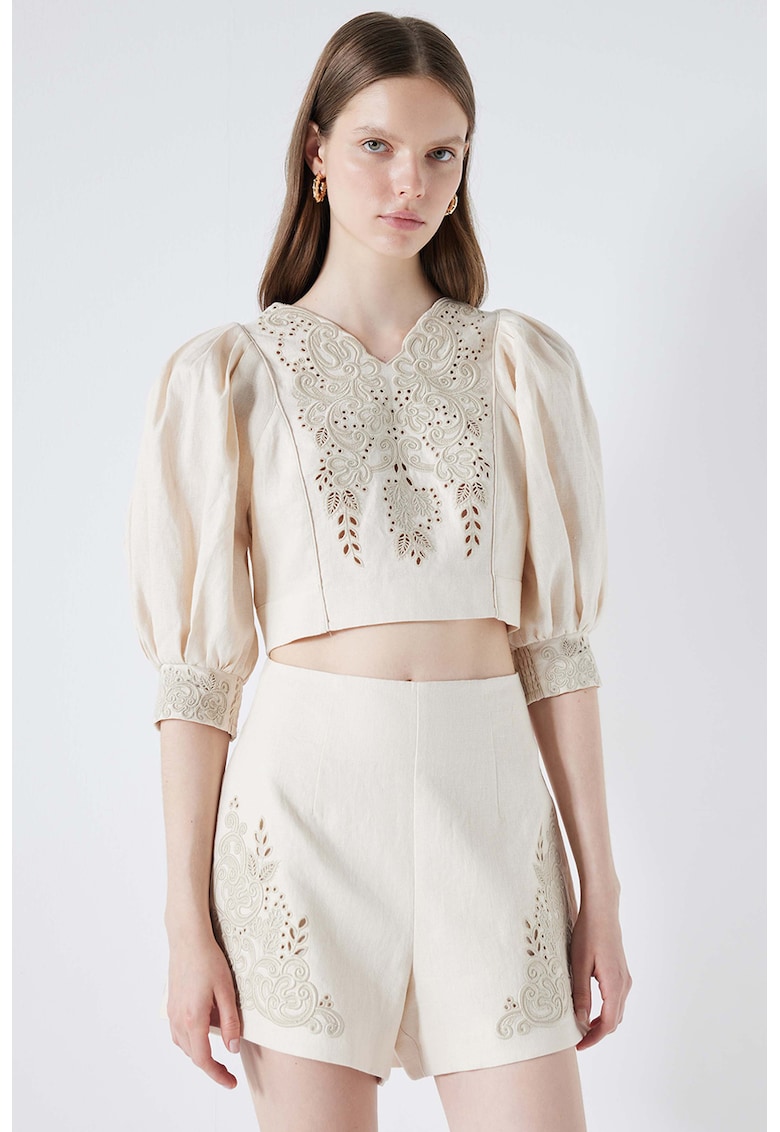 Pantaloni scurti de in cu detalii brodate