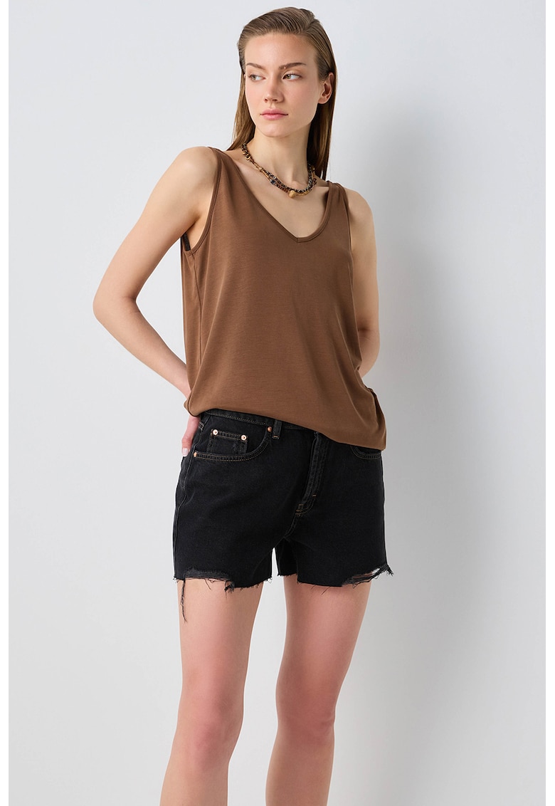 Pantaloni scurti de denim cu terminatii franjurate