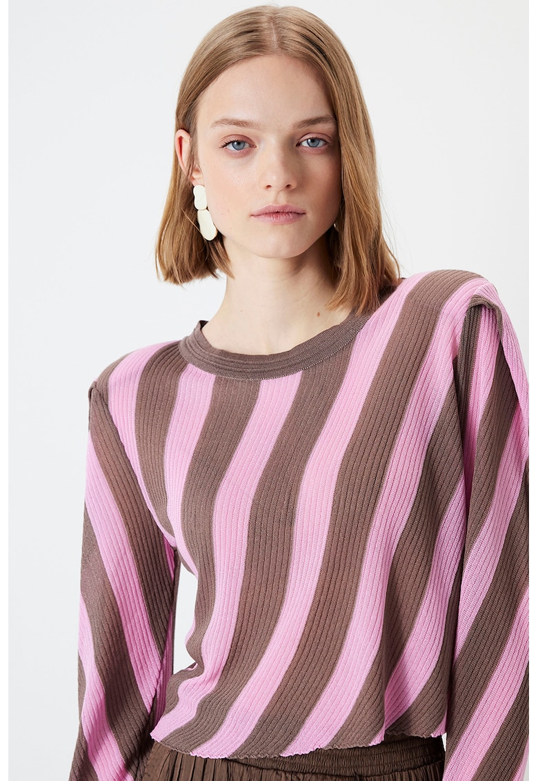 Pulover cu dungi si decolteu rotund