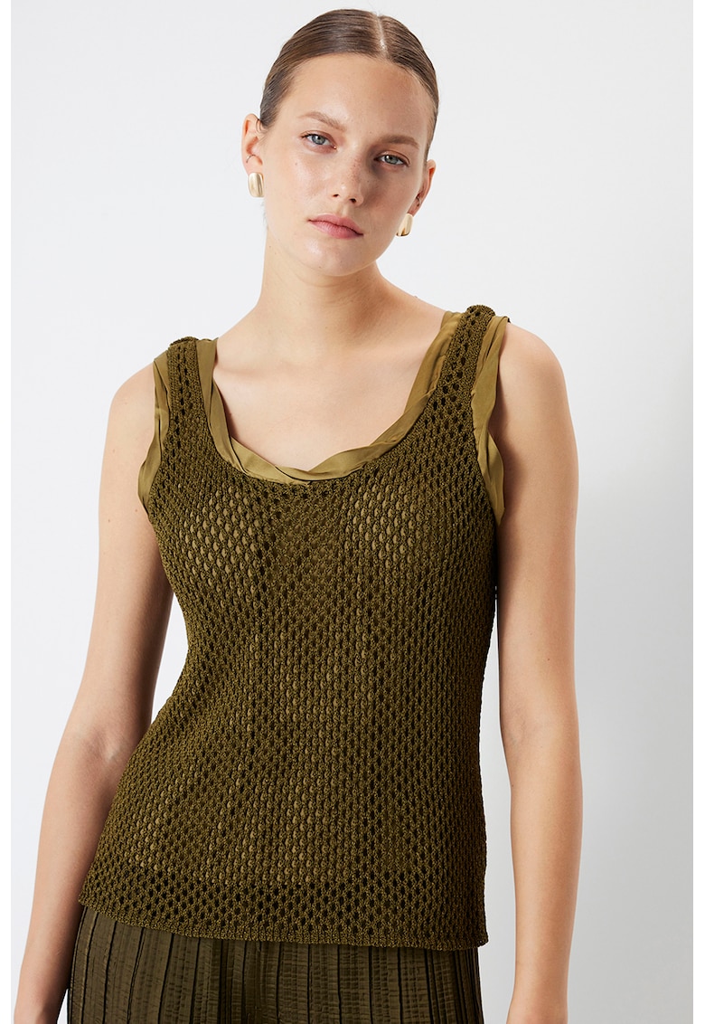 Top cu decolteu rotund si perforatii - Caramel