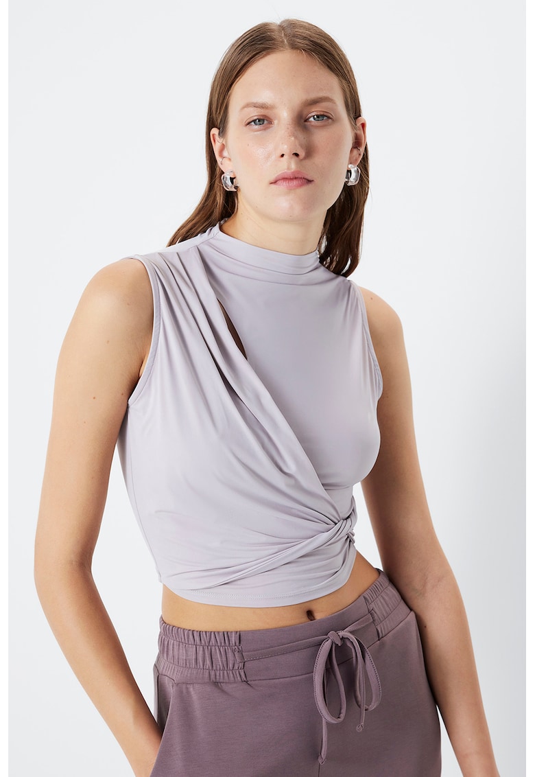 Top crop cu detaliu rasucit